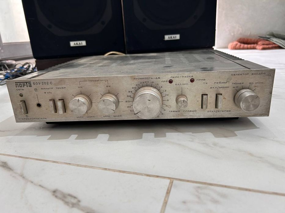 Напольные акустические колонки AKAI + Стереоусилитель «ЛОРТА 50У-202С