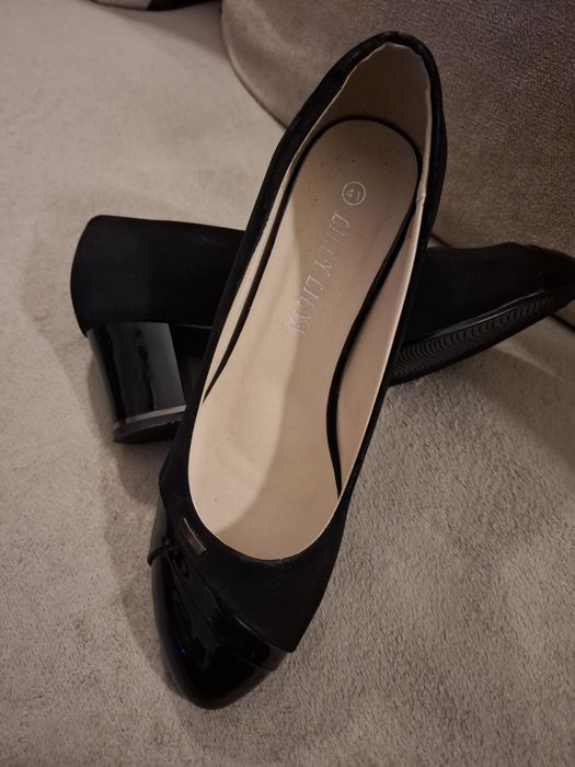 Стилни черни обувки