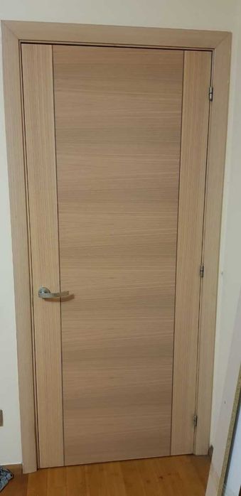 Двери межкомнатные в комплекте.