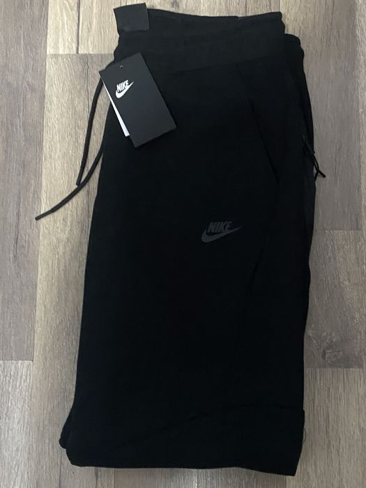 Pantaloni Nike Tech