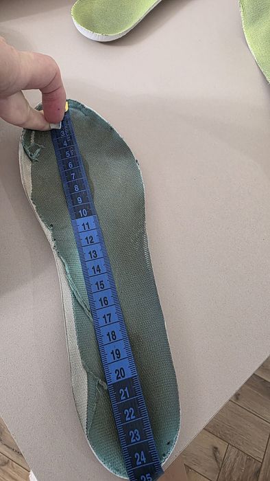 Продам кроссовки