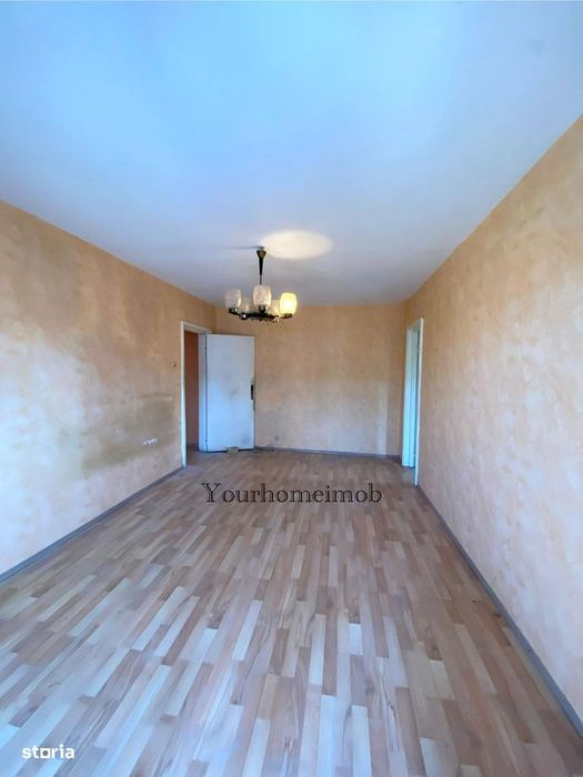 Apartament 3 camere semidecomandat, Craiovița Nouă – Zona Materna 3/10