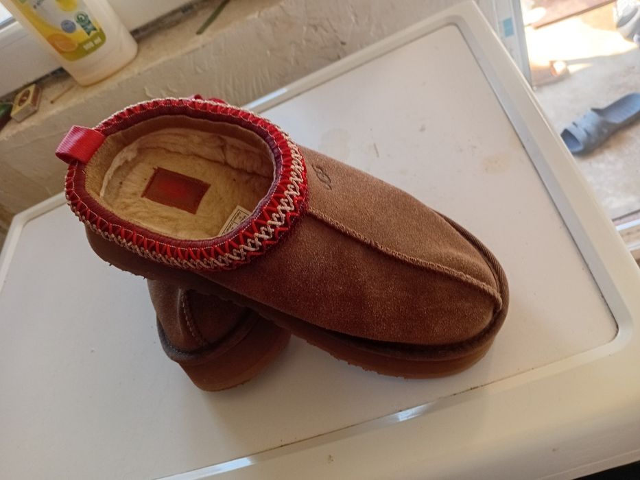 UGG piele întoarsă
