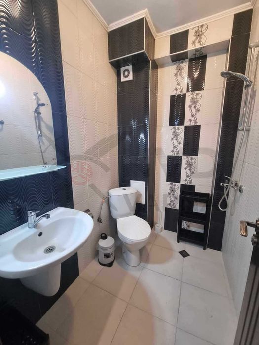 Дава се под наем двустаен апартамент в Колхозен пазар! 2986832