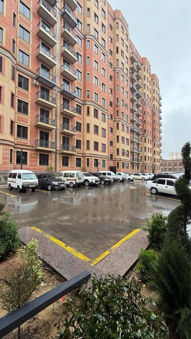 Продается 2 ком. Квартира площадью 43 кв.м. По ул. Рудаки на 1 этаже