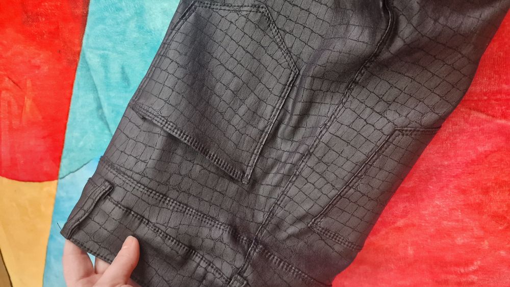 Pantaloni de piele, Pimkie