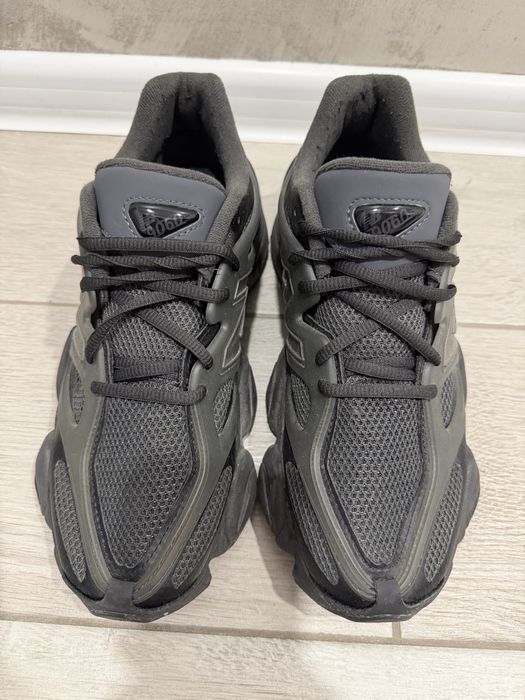 Продавам маратонки New Balance носени само 2 пъти . Размер EU 42/US 8,5 /26,5 см .