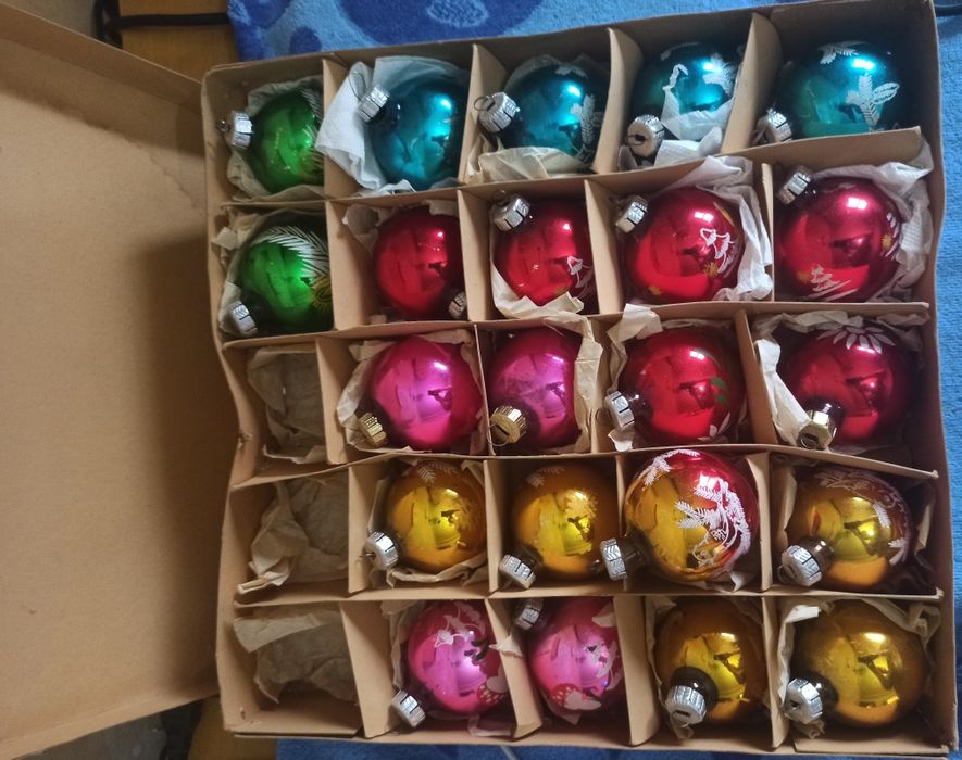 Игрушки из набора немецких ёлочных игрушек.