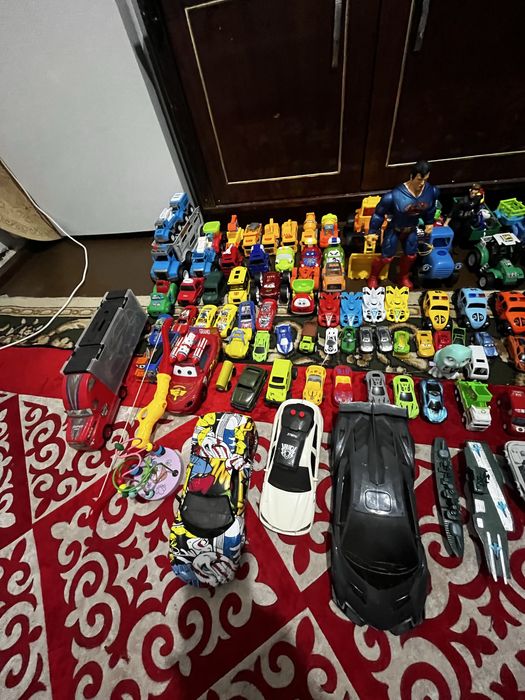 Игрушки машины и камазы