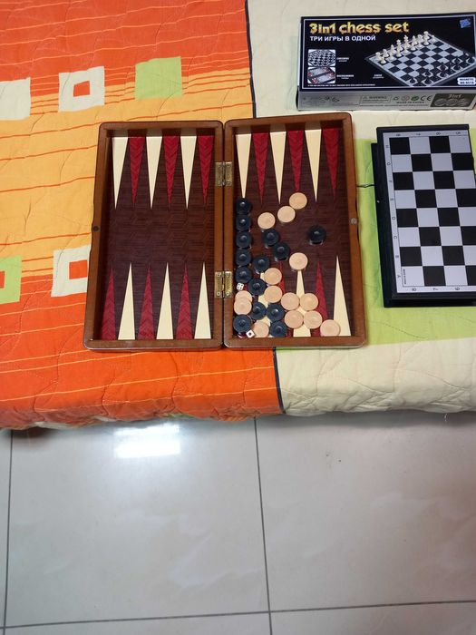 Продава се магнитен шах