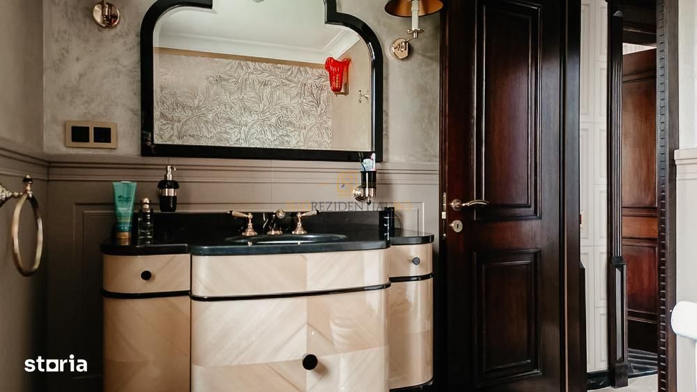 Apartament exclusivist tip duplex, 7 camere + curte, zona Parcul Carol
