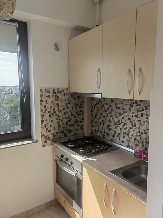 Închiriez apartament 3 camere Str. Valea Oltului