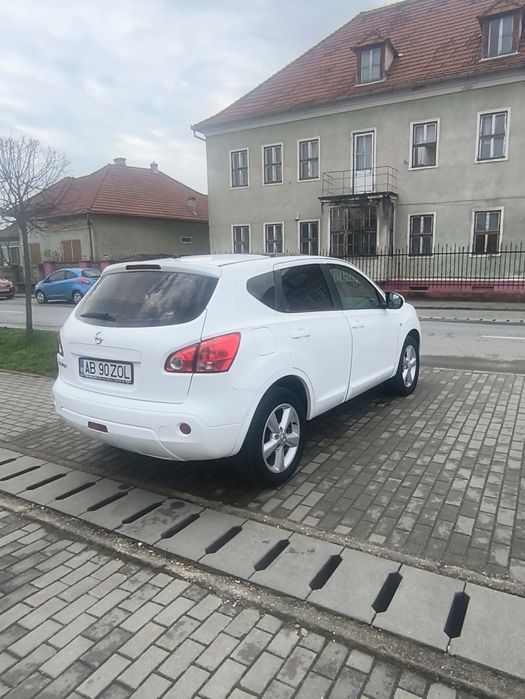Vând nisan qashqai 1.6 benzina in stare foarte buna cu toate actele la zii