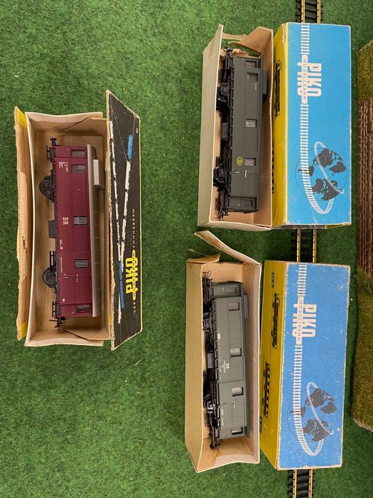 Вагон пътнически поща 2-осен Пико HO 1:87 влак ЖП модел