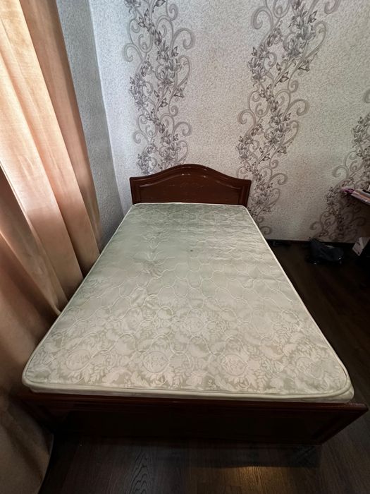 Продам кровать с матрасом