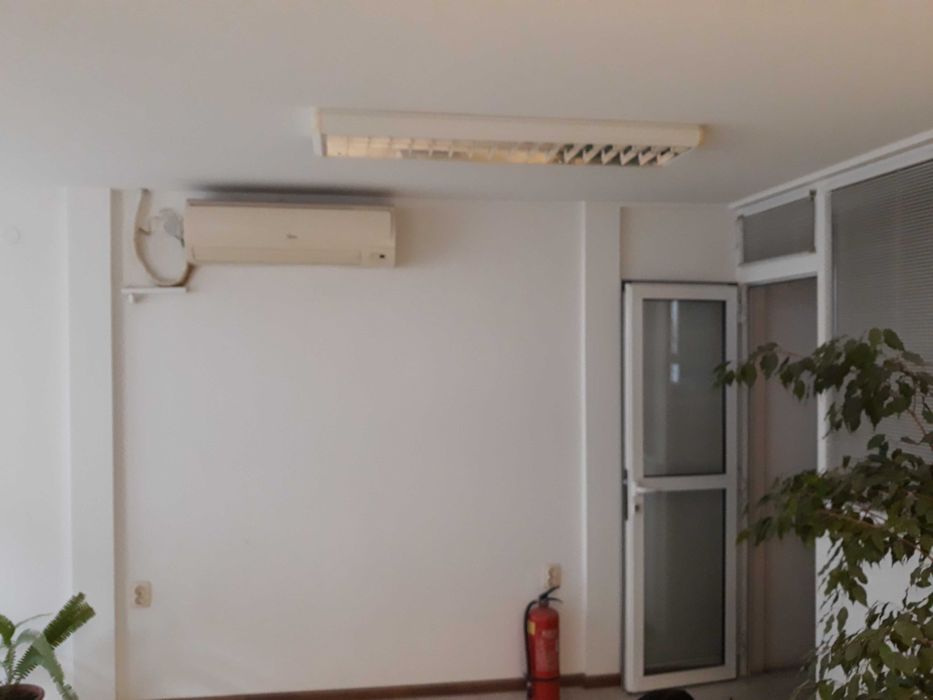 Дава се под наем Офис в Варна, Център - 47 кв.м за 493.68 € - Снимка #2