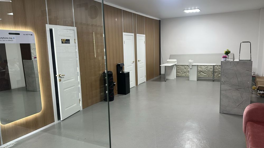 Сдаётся маникюрный стол