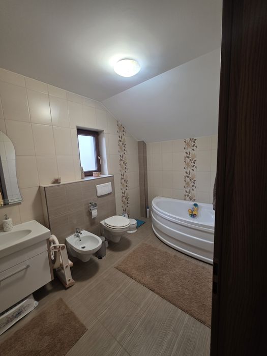 Proprietar vand casa individuala cu 4 camere si teren 820mp Dumbravita