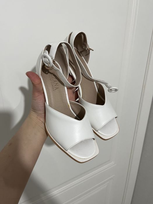 Белые туфли босоножки