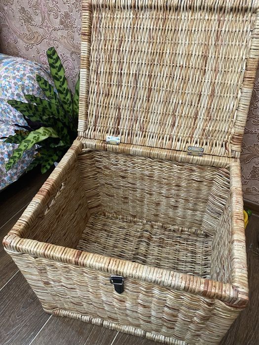 Плетеный сундук на каркасе