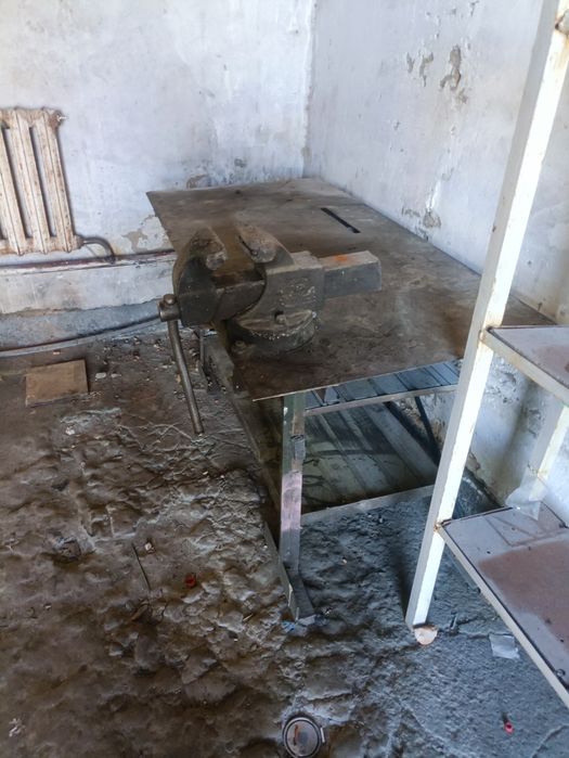 Продам верстаки б.у.