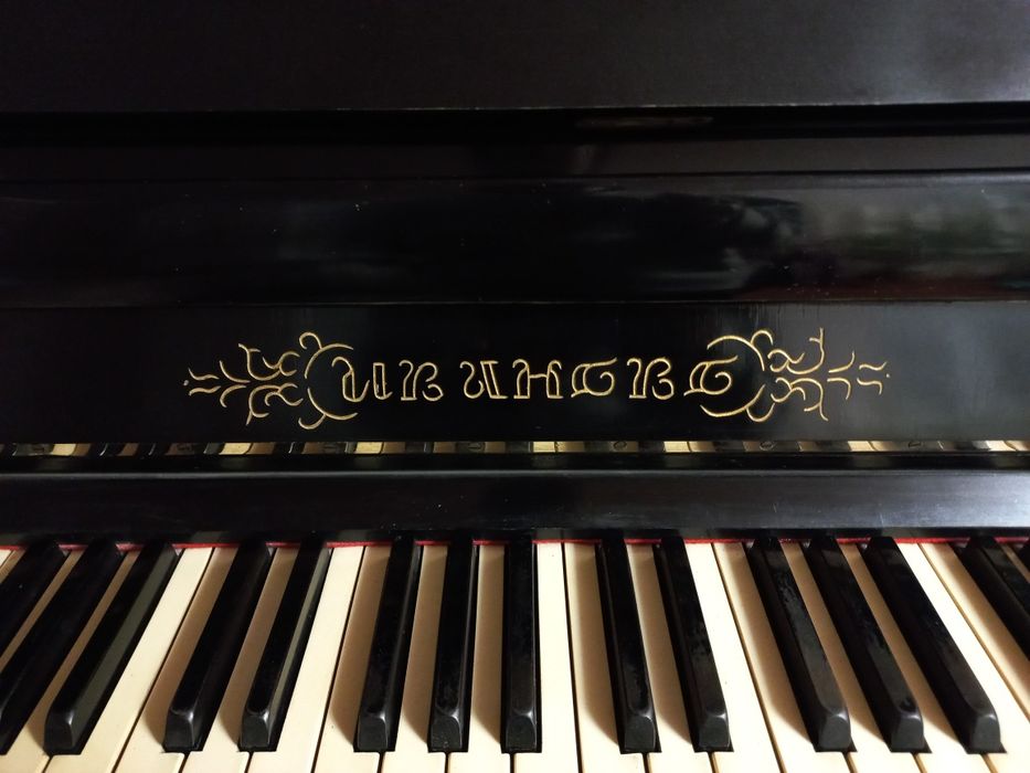 Продаем фортепиано