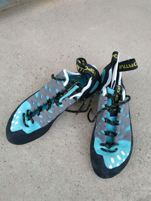 Женские скальные туфли