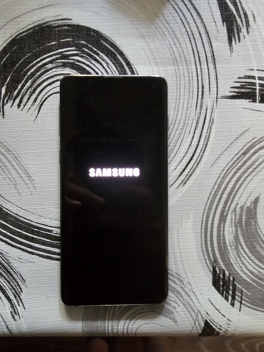 Samsung s10 в добро състояние