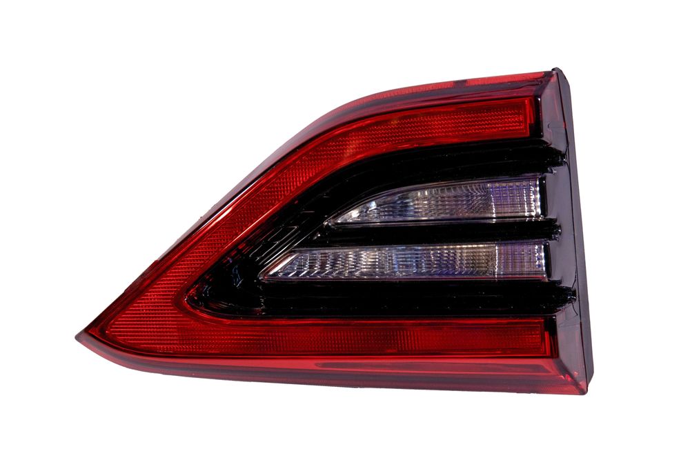 Фонарь внутренний левый на крышку багажника Tiggo 4 Pro 2022-