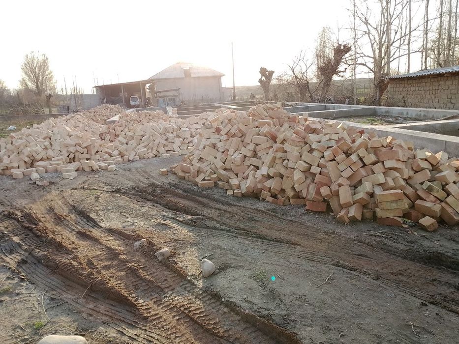 Гишт. Пишган гишт. Хом гишт. Шлакоблок. Полистроблок. Кум щебень песок