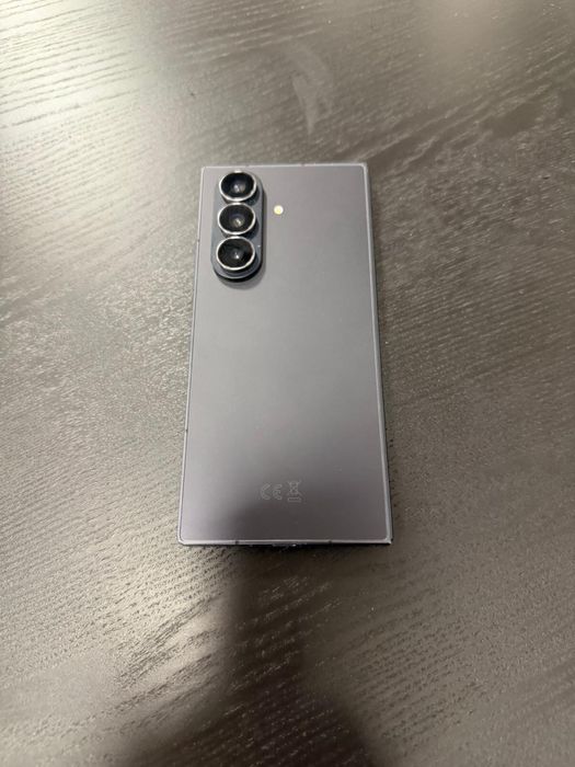 Samsung Galaxy Z Fold 7 – stare foarte bună – funcționează impecabil