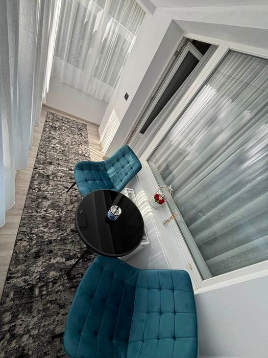 Vand apartament  cu 2 camere 100% renovat.