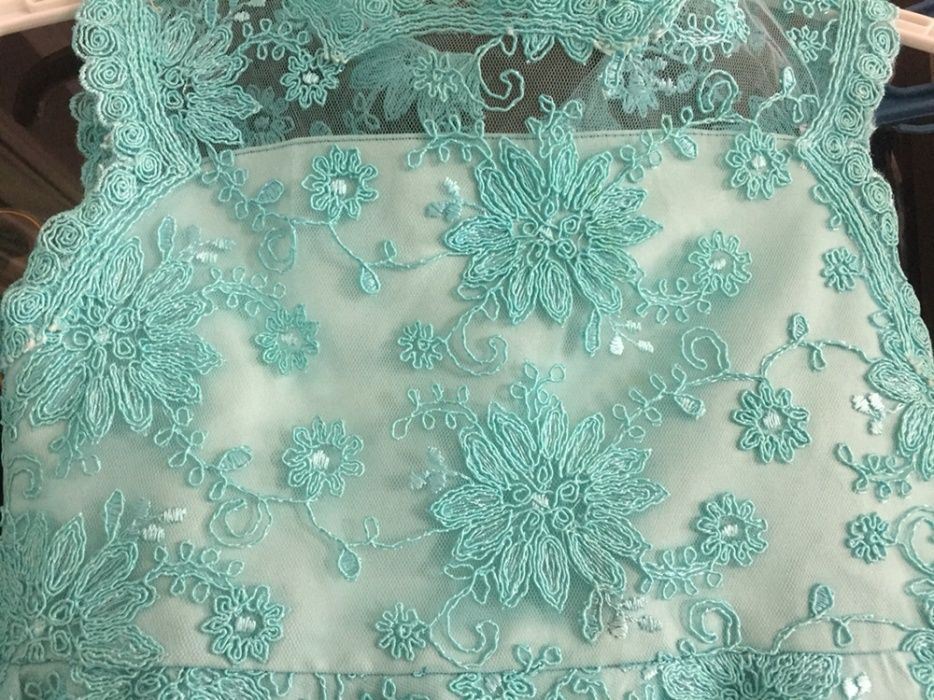 Нарядные кружевные платья Мама и дочери