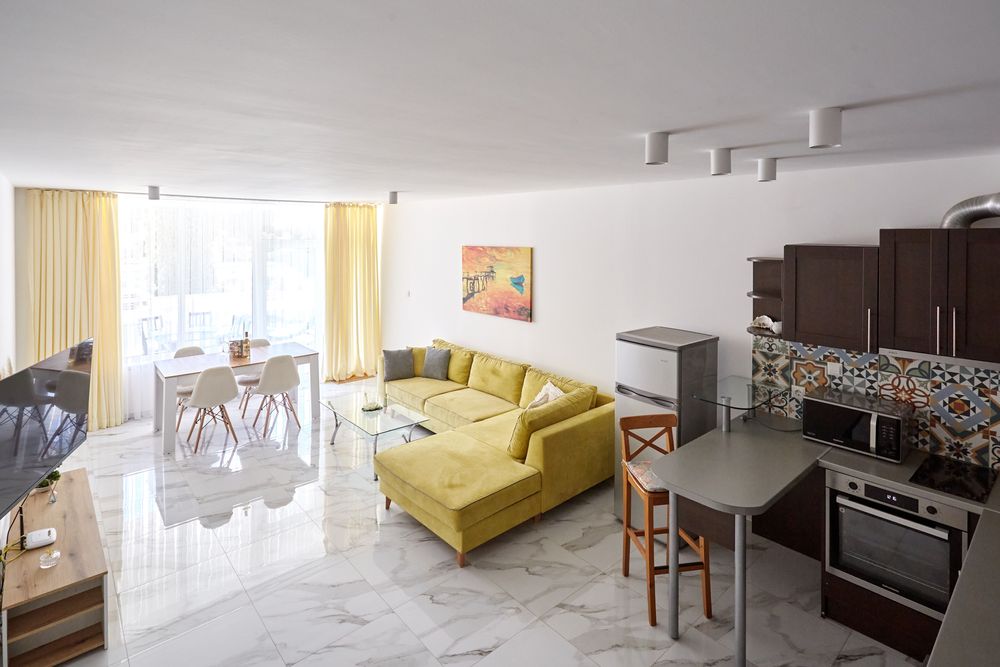 Дава се под наем Тристаен апартамент в с. Равда, Област Бургас - 130 кв.м за 2295 € - Снимка #2