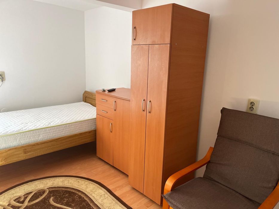Ofer spre inchiriere garsoniera la casa