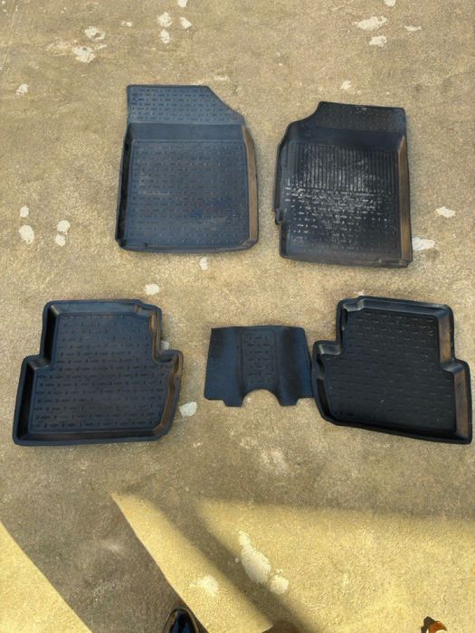 Коврик Spark в отличном состоянии.