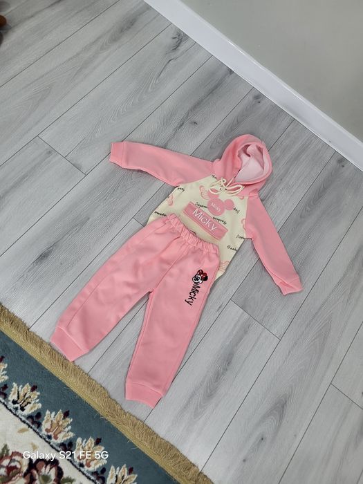 Спортивный костюм для девочки новый