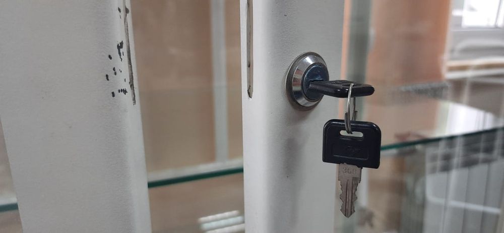 Продам шкаф медицинский металлический