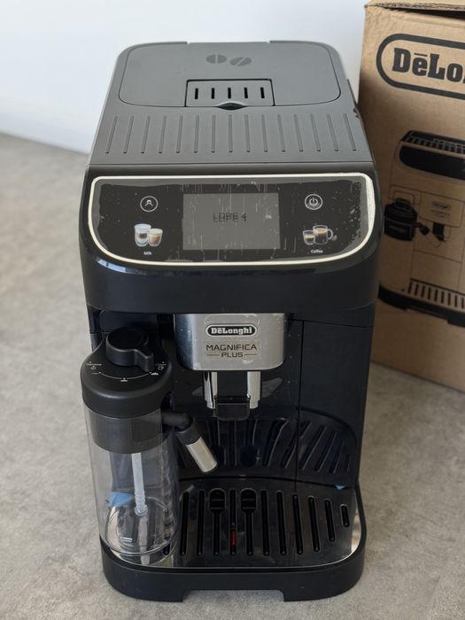 Espressor Automat Cafea DeLonghi Magnifica Plus Carafa Lapte Capucinno