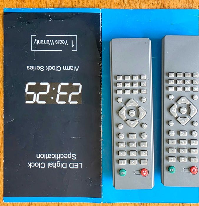 Нов Голям цифров LED часовник +календар-термометър-аларми-дистанционно