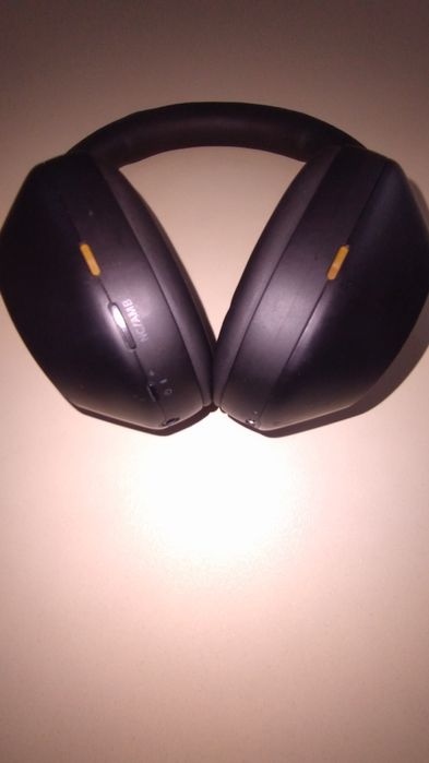 Sony WH-1000XM5 – Noise-cancelling, control gesturi, baterie bună