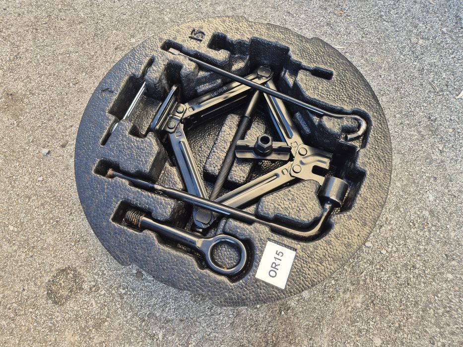 Резервен комплект Kia Hyundai крик ключ кука