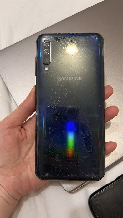 Продам смартфон Samsung Galaxy A50 64GB