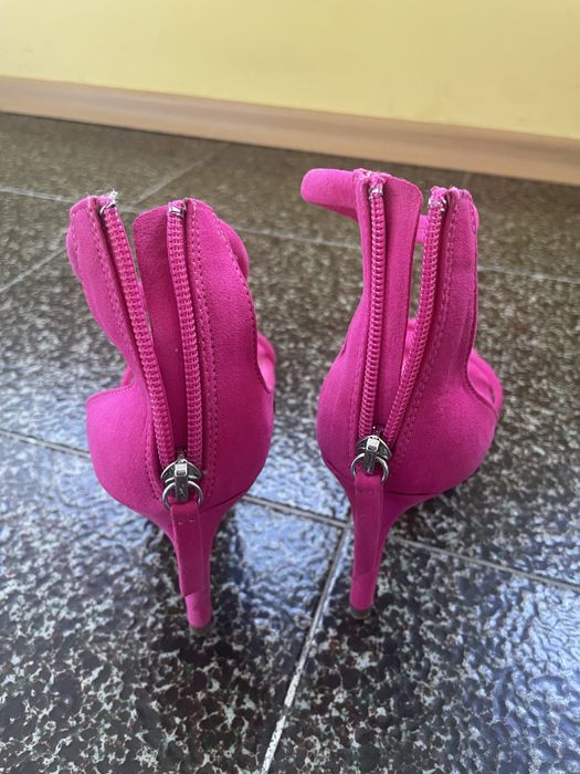 Токчета Bershka, Zara