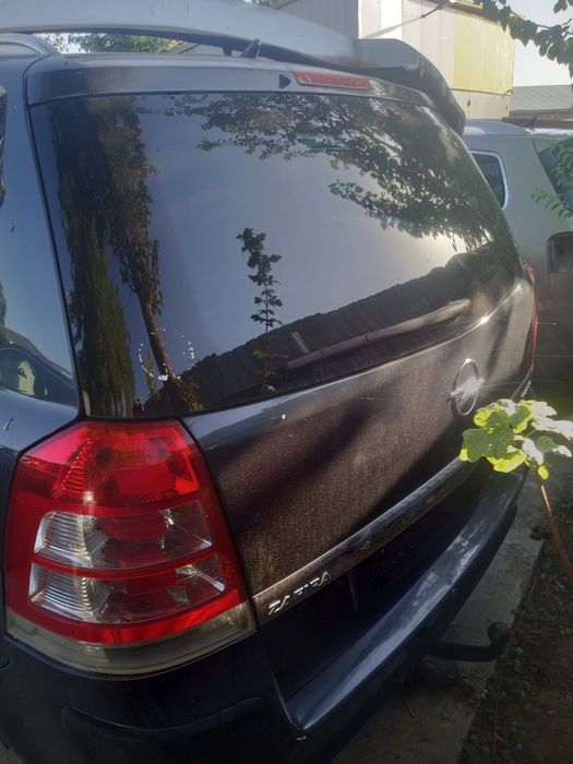 Dezmembrez Opel Zafira