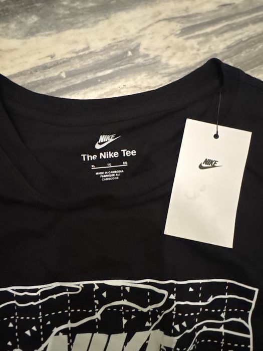 Продавам две тениски Nike оригинални