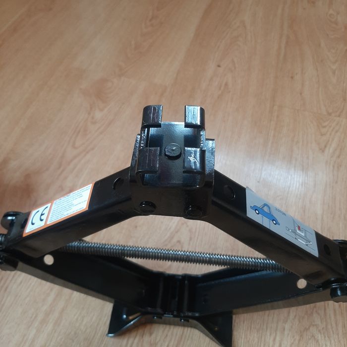 Продам домкрат новый