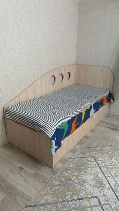 Продам шкаф и кровать