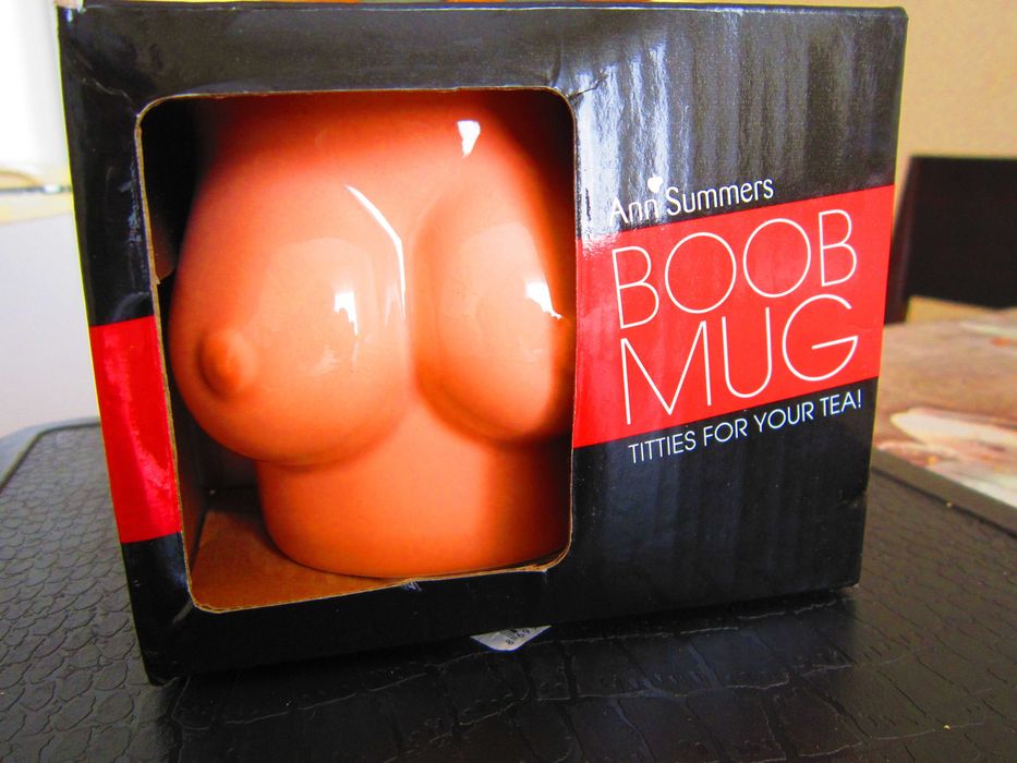 Чаша за Чай и Кафе във форма на Женски Гърди  Англия