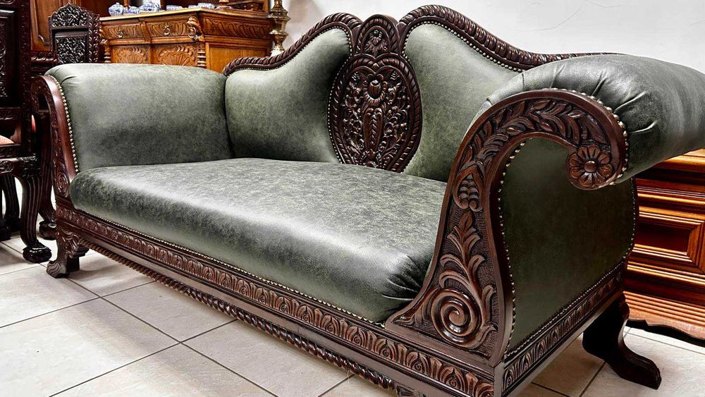 Старинен комплект от масивен махагон с изящна ръчна резба